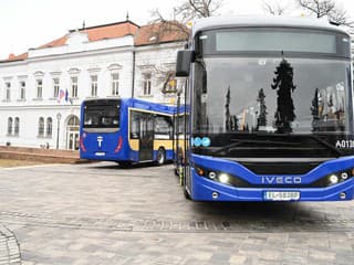 Dopravná revolúcia v Trnave: Polovica MHD už bude jazdiť na elektrinu, pozrite si nové autobusy za 12 miliónov! (foto)