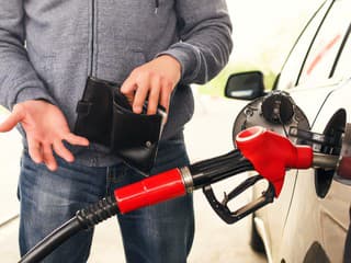 Pripravte sa na drahšie tankovanie: Slovenskí vodiči doplatia na napätie medzi USA a Iránom!