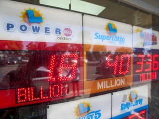 Namiesto ponožiek miliarda dolárov? Priamo na Štedrý deň sa bude hrať o gigantický jackpot!