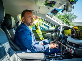 Takto budú po novom jazdiť policajti: Na cestách stretnete autá s kamerami a špeciálnou výbavou! (foto)