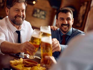 Ceny alkoholu v Európe: Kde zaplatíte najviac a kde je pitie výrazne lacnejšie?