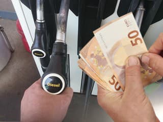 Benzín u nás klesol, no stále sme najdrahší v regióne: Pozrite sa, o koľko lacnejšie tankujú susedia