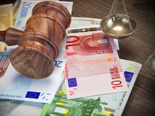 Dôchodcovia v dlhovej pasci: Pre podvody, pôžičky či pomoc rodine končia až v bankrote!
