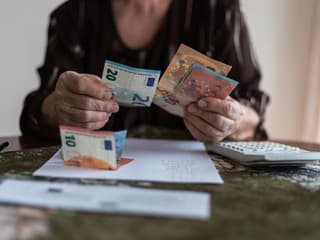 Tisícky dôchodkov idú hore: Vyššie penzie aj s doplatkom prídu už v apríli!