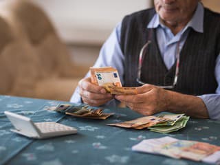 Priemerný dôchodok sa blíži k 733 eurám: Ako rástli penzie a kto koľko dostáva?