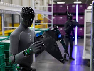 BMW nasadzuje do výroby humanoidné roboty: Takto budú pomáhať pri autách! (foto)