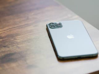 Predaj smartfónov v Číne ďalej padá: darí sa len Huawei a Apple