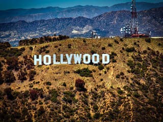 Najväčšia fúzia v dejinách Hollywoodu: Jedenásť štátov USA žaluje WBD a Paramount