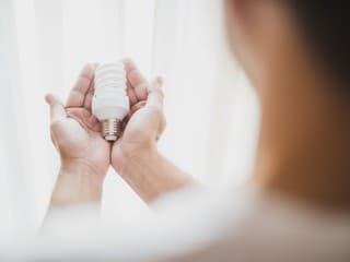 Domácnosti by mohli ušetriť: ÚRSO plánuje nové tarify na elektrinu a plyn, už od budúceho roka!