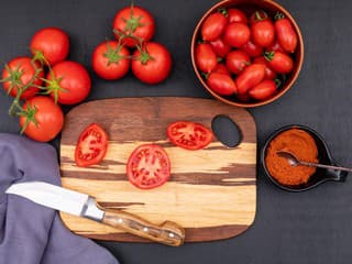 VIDEOTIP Rýchle, chutné a lacné: Paradajkové placky inšpirované gréckou kuchyňou zvládnete za pár minút