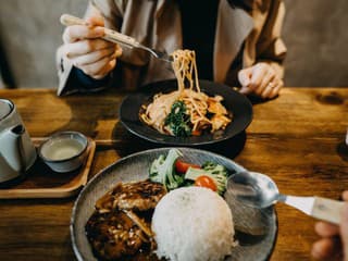 10 miest, kde sa oplatí cestovať aj kvôli jedlu: gurmánsky rebríček na rok 2026