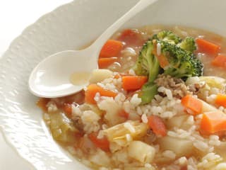 RECEPT na dnes: Zeleninová polievka s ryžou po vianočnom hodovaní, kedy si telo pýta pauzu