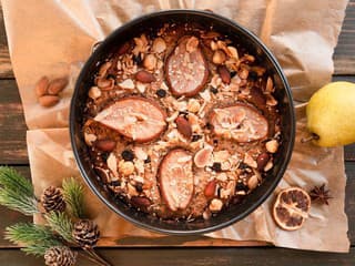 RECEPT na dnes: Hruškový koláč s orieškami – takto má chutiť a voňať jeseň v kuchyni