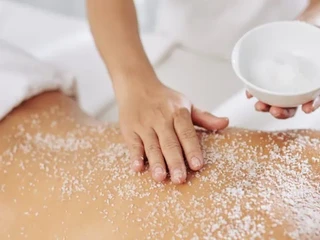VIDEOTIP Výroba domáceho peelingu, ktorý pripraví vaše telo na leto: Výsledkom bude jemná pokožka bez celulitídy