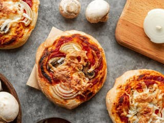 Recept na dnes: Pripravte si mini pizze – každej môžete dať inú obľúbenú príchuť