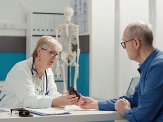 Tichý problém, ktorý môžete roky prehliadať: Nenápadné ochorenie kostí postihuje milióny ľudí