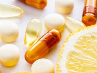 Keď sa doplnky stravy zmenia na nepriateľa: Toto už nerobte, inak sa prejaví ich temná stránka