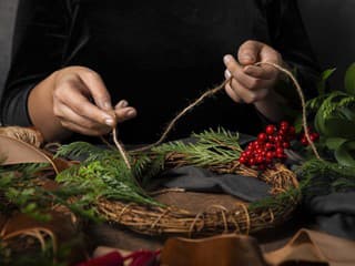 VIDEOTIP Vkusná vianočná dekorácia na hrob za pár minút: Jednoduchý projekt, ktorý zvládnete v priebehu chvíľky