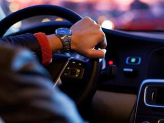 Máte staršie auto bez havarijného poistenia? Tieto služby vás podržia, keď príde porucha