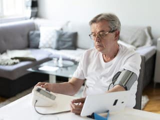 Vysoký tlak pod kontrolou: Bylinky a návyky, ktoré môžu pomôcť vášmu srdcu