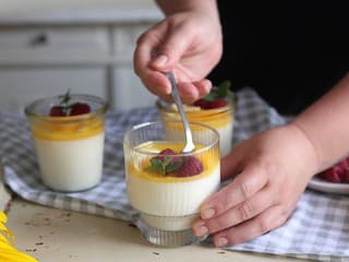VIDEOTIP Osviežujúca panna cotta z cmaru: Sladká letná bodka za skvelým jedlom