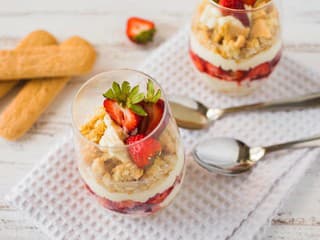 RECEPT na dnes: Studený jahodový dezert – letné osvieženie ukryté v každej lyžičke
