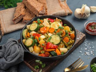 RECEPT na dnes: Zeleninová panvička s bylinkami – pochúťka zatieni aj čerstvý šalát