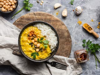 RECEPT na dnes: Sýte tekvicové kari – krémová voňavá dobrota z jedného hrnca
