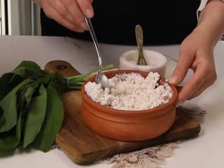 VIDEOTIP Vyrobte si domáci cottage syr: Jeho lahodnej a smotanovej chuti ľahko podľahnete