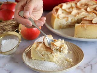 VIDEOTIP Jablkový koláč s mascarpone: Luxusná verzia dezertu s dvomi vrstvami chuti