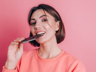 Jedzte čokoládu a budete starnúť pomalšie: Naozaj to funguje, no len s jedným druhom