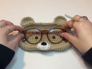 VIDEOTIP Najroztomilejší medvedík na okuliare: Už ich nikdy nenecháte pohodené