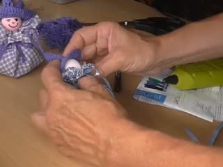 VIDEOTIP Voňavá levanduľová bábika: Jednoduchý DIY návod na prírodnú dekoráciu aj originálny darček