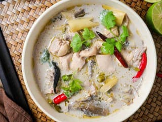 RECEPT na dnes: Thajská kokosová polievka Tom Kha Gai, ktorá vás osvieži počas horúcich dní