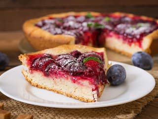 RECEPT na dnes: Slivkový koláč neskorého leta – vláčny a šťavnatý iba z pár ingrediencií