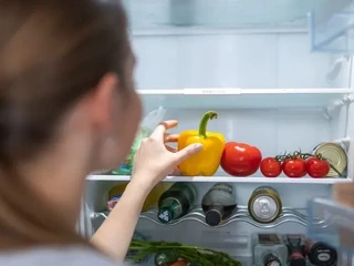 Ako skladovať papriku, paradajky a cibuľu, aby vydržali v CHLADNIČKE čo najdlhšie? Overené TIPY, ktoré ocení každá gazdinka