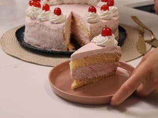 VIDEOTIP Piškótová torta ľahká ako obláčik: Recept, ktorý sa hodí na každú oslavu