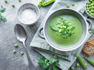 RECEPT na dnes: Svieža hrachová polievka – jemná, krémová a hotová za pár minút