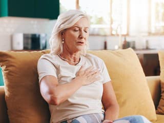 Syndróm zlomeného srdca môže pripomínať infarkt: Podľa odborníkov sú ohrozené najmä ženy po menopauze