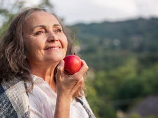Čo jesť počas menopauzy? Niektoré potraviny môžu pomôcť, iné škodia