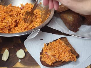 VIDEOTIP Syrová nátierka à la tatarák: Chutné silvestrovské pohostenie pre rodinu i priateľov