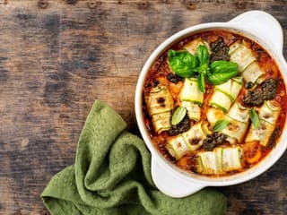 RECEPT na dnes: Cuketové rolky po taliansky – dobrota s tromi druhmi syra, ktorej neodoláte