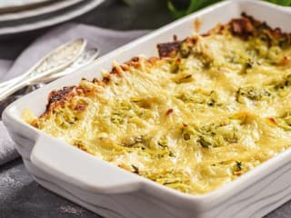 RECEPT na dnes: Zapekaný cuketový nákyp so syrom ako letná večera, ktorú budete pripravovať stále dookola