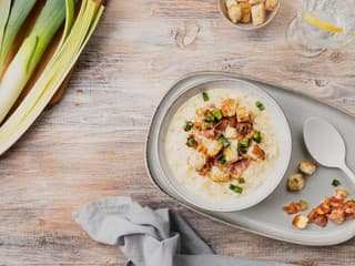 RECEPT na dnes: Letná pórová polievka – netradičný citrónový akcent ju príjemne osvieži