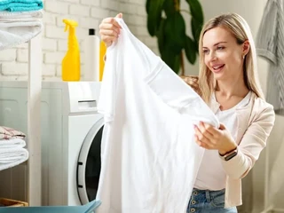 Najčastejšie chyby pri praní bielizne: Tichí nepriatelia, ktorí ničia oblečenie a zbytočne zvyšujú náklady