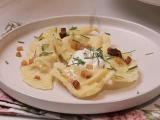 VIDEOTIP Rýchle bryndzové pirohy: Z rezancového cesta budú hotové za okamih