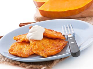 RECEPT na dnes: Vegan tekvicové placky s kari – jesenná dobrota bez vajec a mlieka