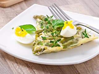 RECEPT na dnes: Svieža vajíčková omeleta – ľahký a chutný štart do jarného rána