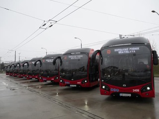 V Bratislave sa púšťajú do novej modernizácie vozového parku. Pribudlo 8 autobusov