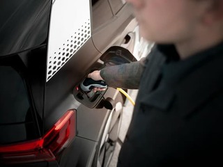 Záujem o elektromobily stúpa: Na čo si posvietiť pri uzatváraní PZP?